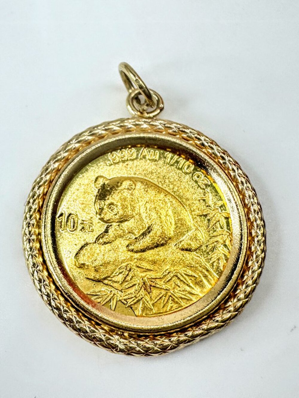 14K Gold 1999 Chinese Panda 1/10 oz Gold Coin Pendant Bezel 10 Yuan 4.7g JR1701